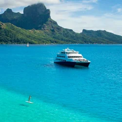 A maior ilha da Polinésia Francesa combina praias deslumbrantes, mercados vibrantes e uma cena gastronómica sofisticada com influências francesas.