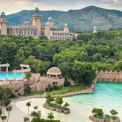 The financial heart of the country, where world-class culture, art and gastronomy meet in sophisticated hotels and restaurants.