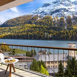 Estação de esqui de renome mundial, famosa pelos seus resorts exclusivos, spas sofisticados e eventos de alto prestígio.